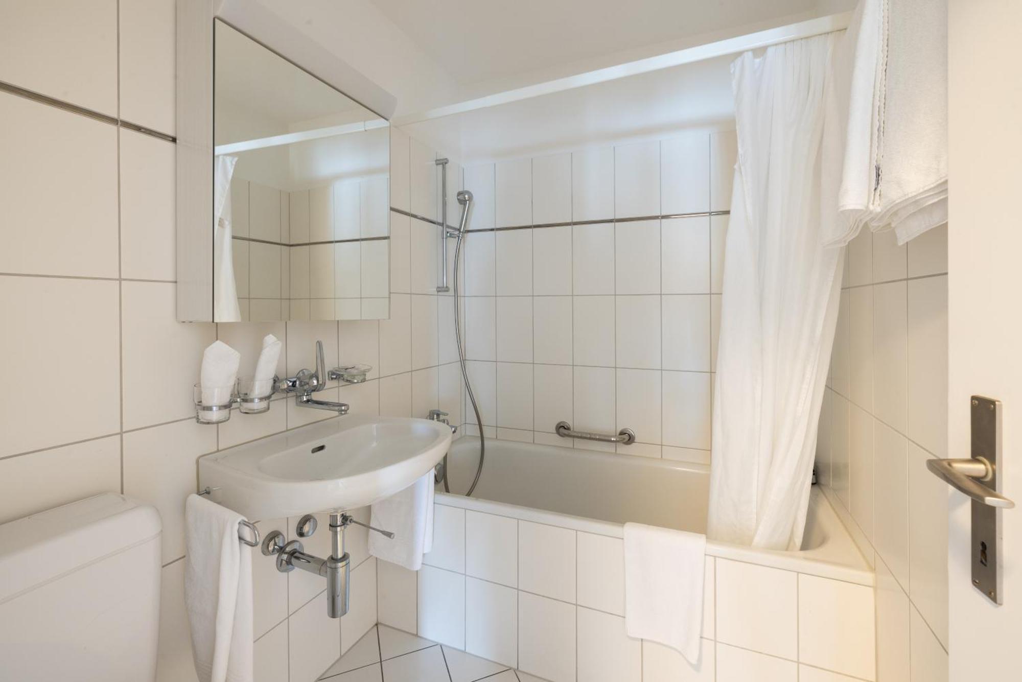 Ema House Serviced Apartments Aussersihl Zúrich Exterior foto